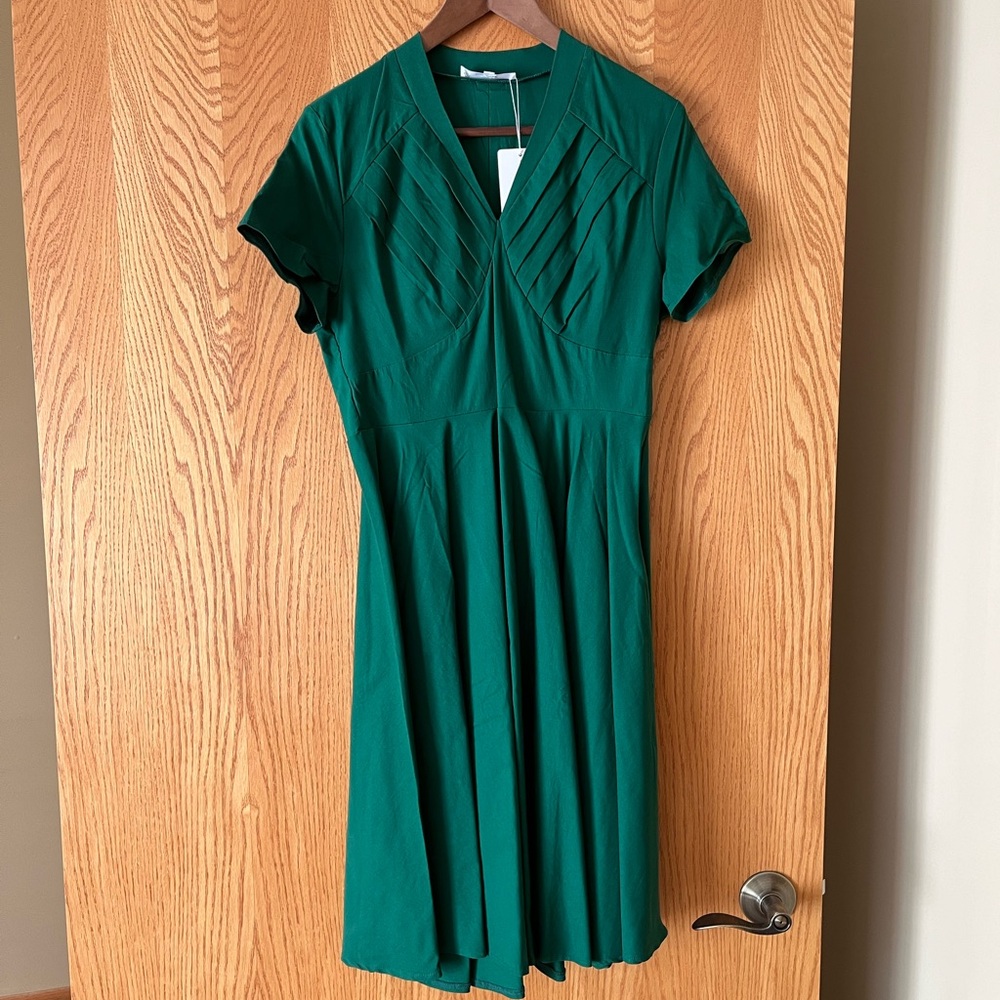 Newdow green dress. Size: XL